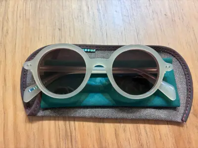 Gafas de Sol Redondas con Estuche - miniatura 1