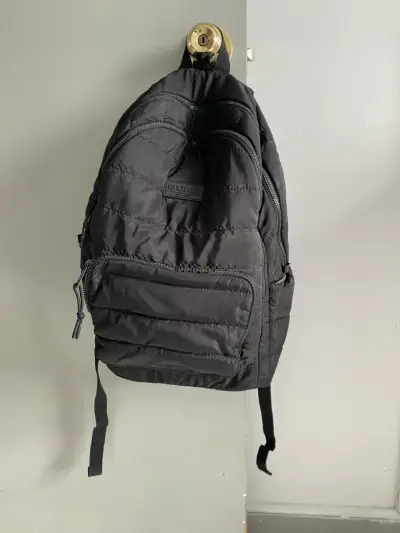 Mochila negra - miniatura 1