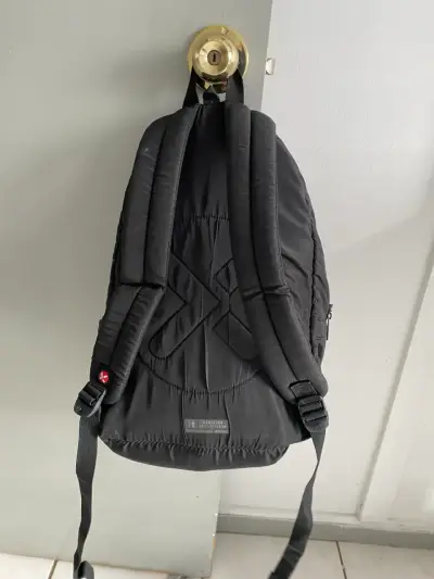 Mochila negra - miniatura 2