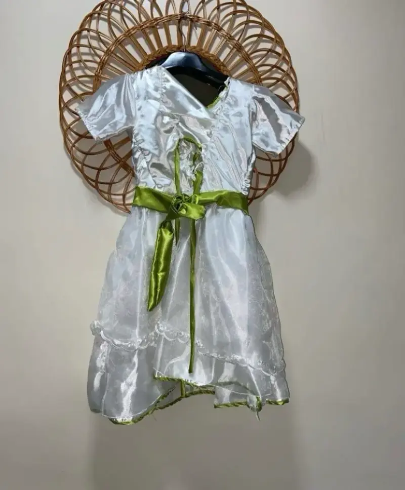 Vestido de niña blanco con detalles verdes - 2