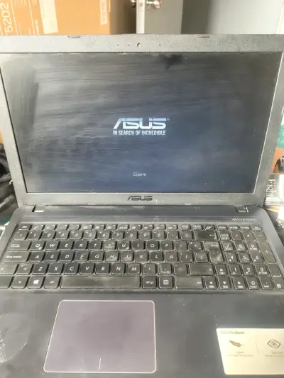 Laptop ASUS VivoBook Core i5 8va Gen - miniatura 1