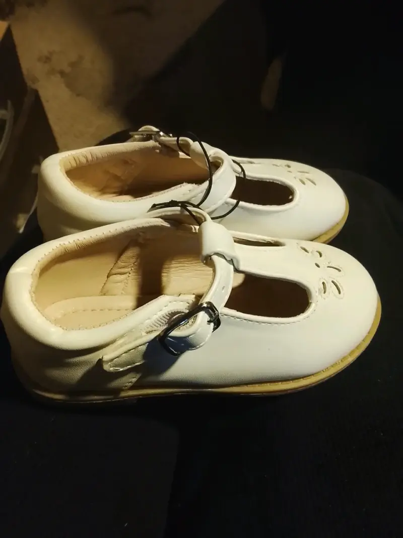 Zapatos de bebé blancos con hebilla - 2