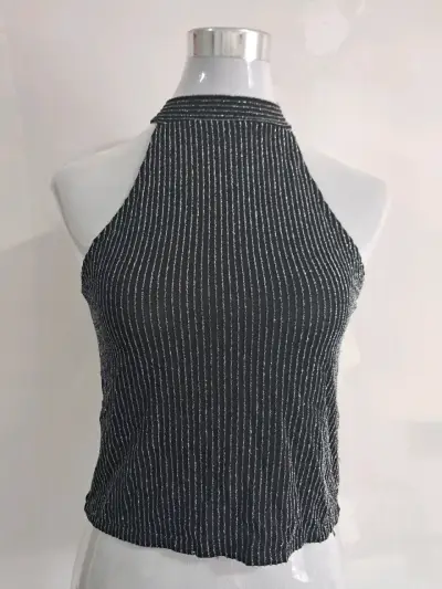 Top negro sin mangas con cuello halter - miniatura 1