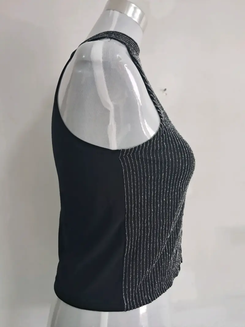 Top negro sin mangas con cuello halter - 2