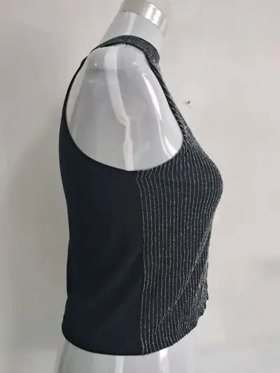 Top negro sin mangas con cuello halter - miniatura 2