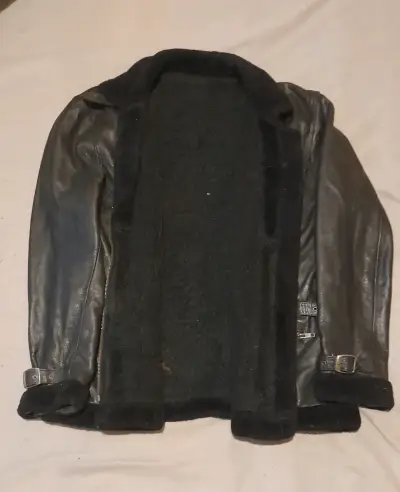Chaqueta de cuero negra con forro de lana - miniatura 1