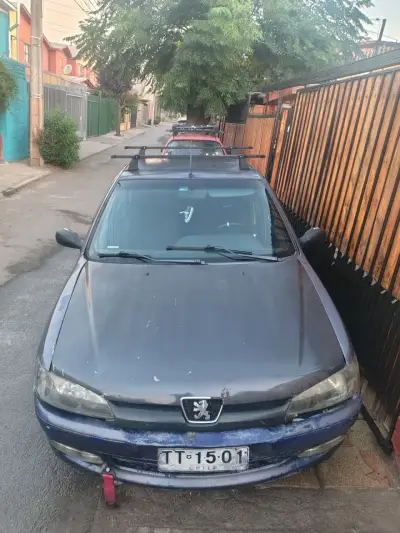 Auto Peugeot 306 usado en buen estado - miniatura 1