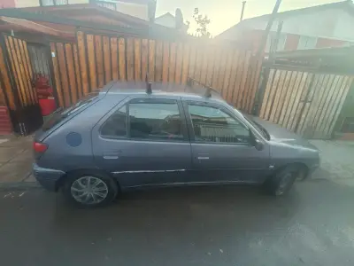 Auto Peugeot 306 usado en buen estado - miniatura 5