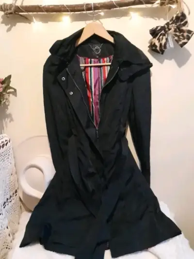Abrigo negro iO talla S - miniatura 2