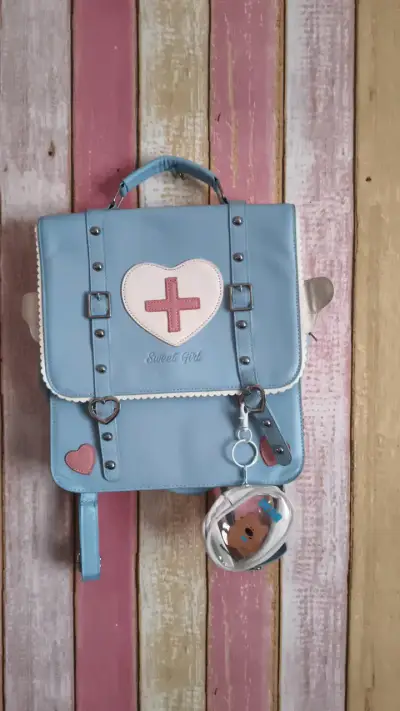 Mochila escolar azul con diseño de corazón - miniatura 1
