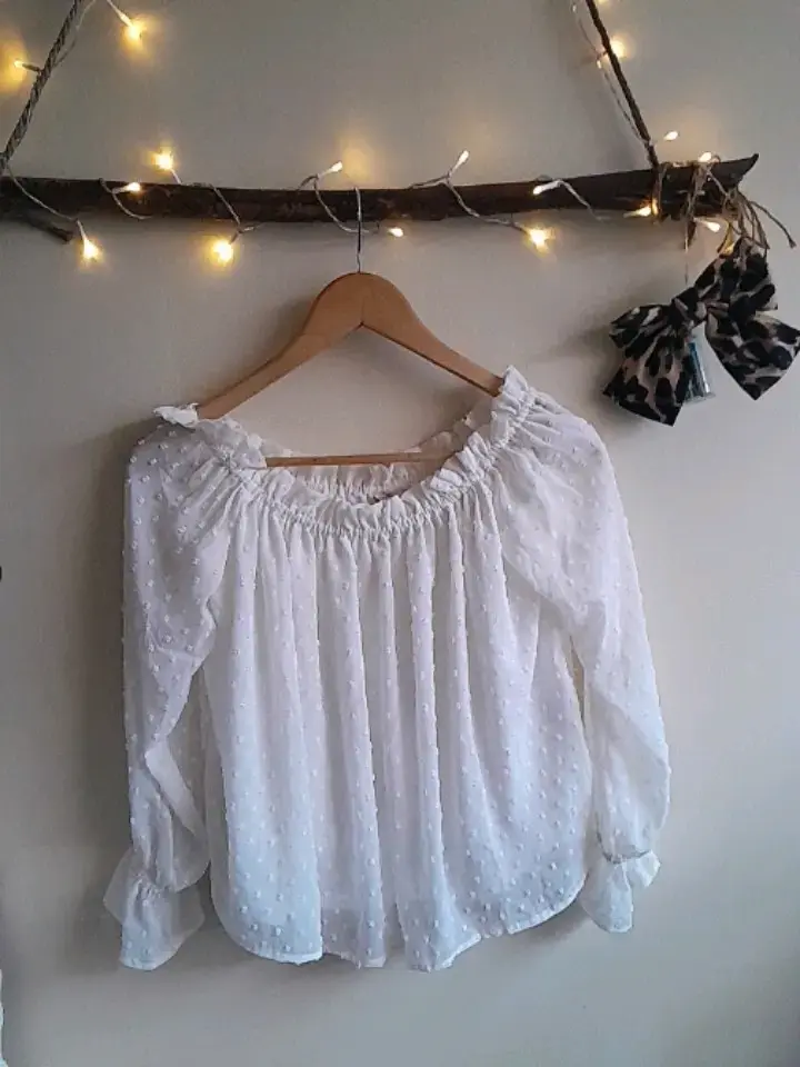 Blusa blanca H&M talla S con textura de puntos - 2