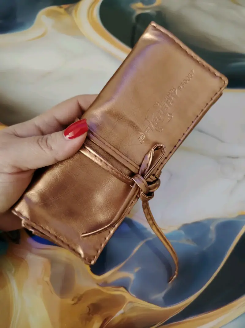 Set de brochas de maquillaje con estuche dorado - 3