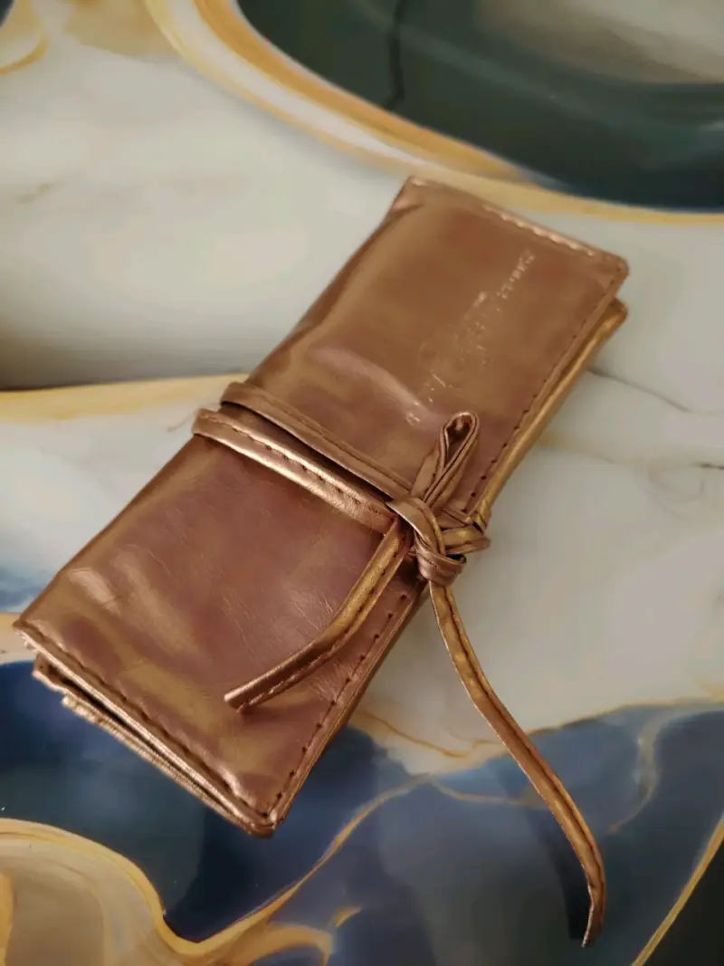 Set de brochas de maquillaje con estuche dorado - 5