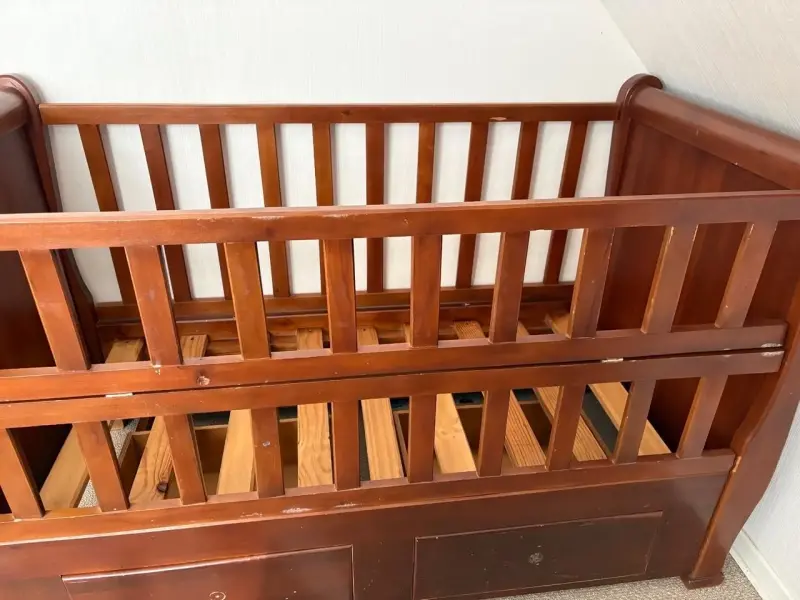 Cuna cuja de madera con cajones - 1