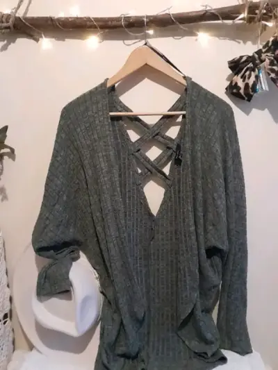 Cárdigan verde musgo con diseño cruzado Forever 21 - miniatura 1