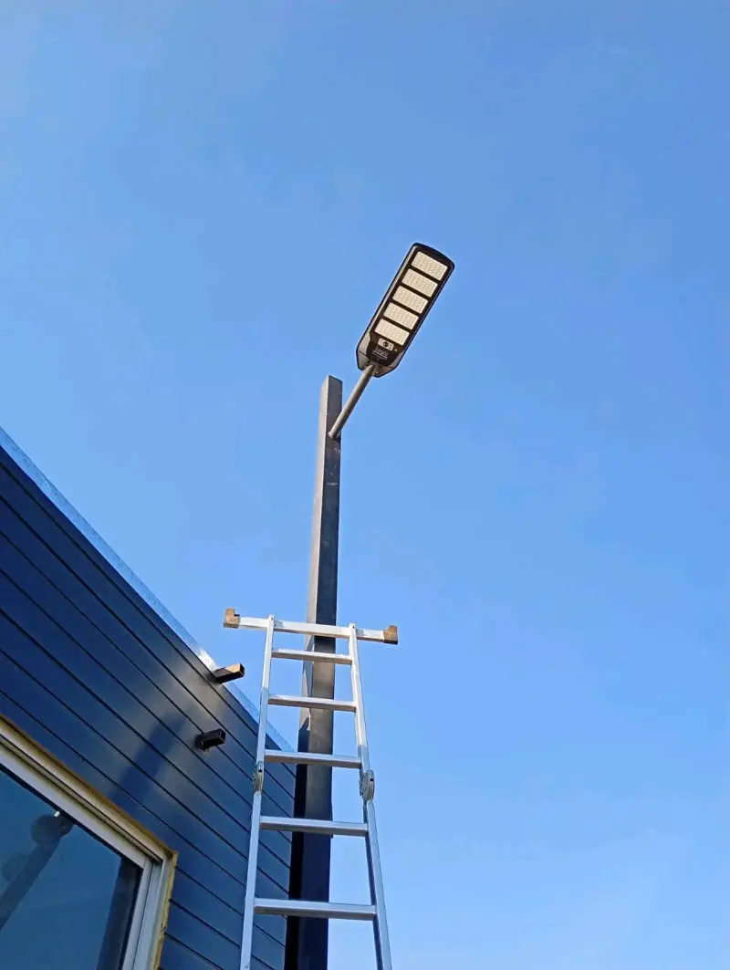 Luz LED solar para exteriores Logic - 1