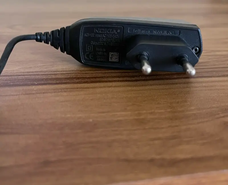 Cargador Nokia original para celulares conector DC - 3