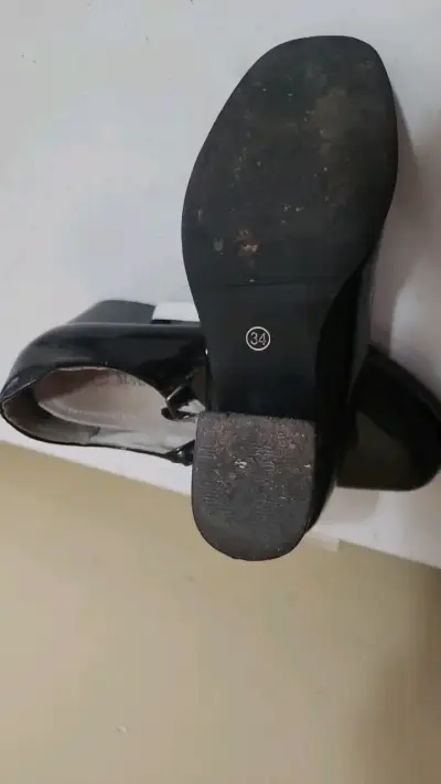 Zapatos de charol negros para niña talla 34. - miniatura 4