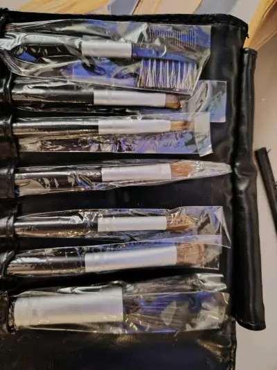 Set de Brochas de Maquillaje Profesional con Estuche - miniatura 1