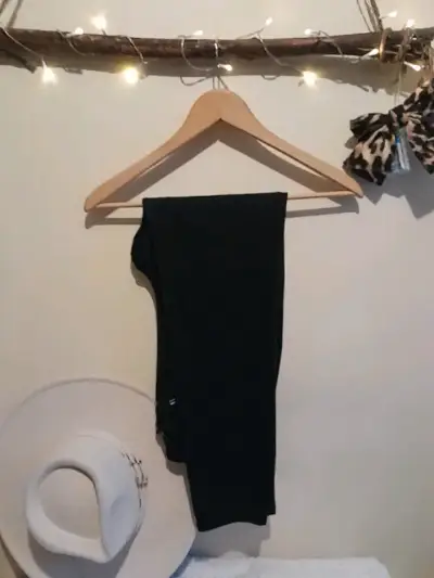 Pantalones negros con cierre decorativo forever 21 - miniatura 3
