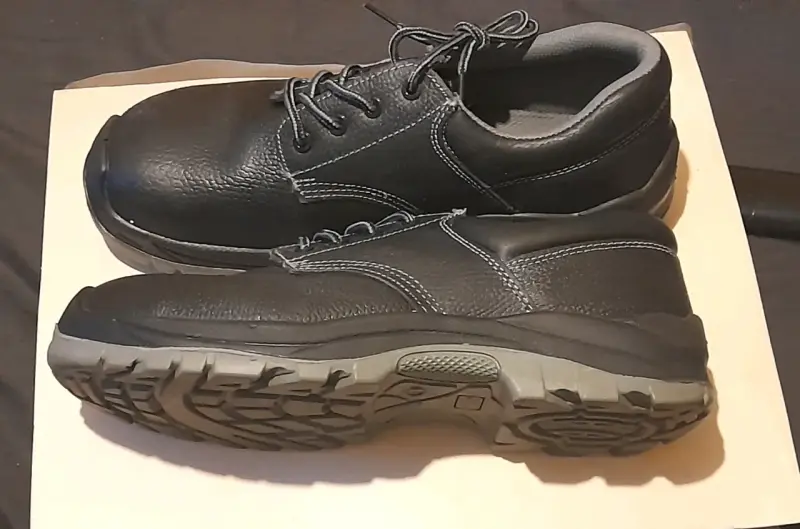 Zapatos de seguridad negros con suela antideslizante - 2