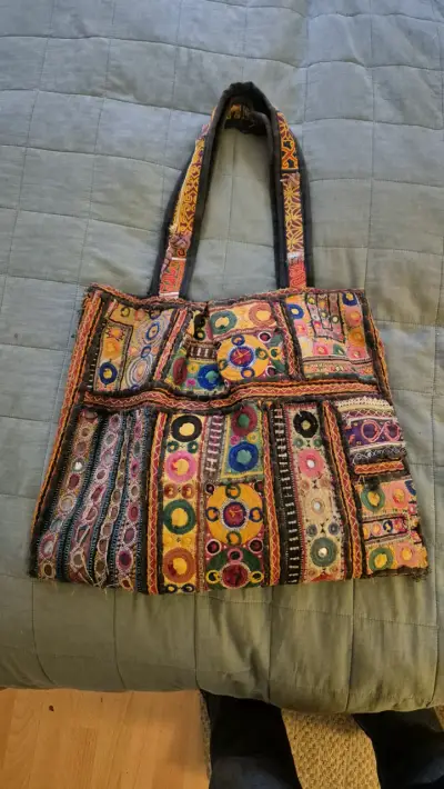 Bolso artesanal bordado colorido - miniatura 2