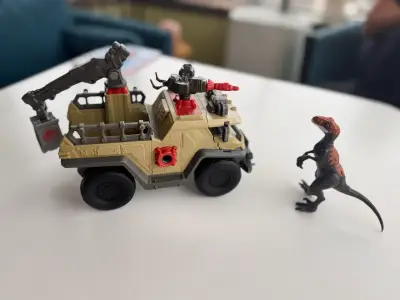 Camioneta de Juguete con Dinosaurio y Accesorios - miniatura 2