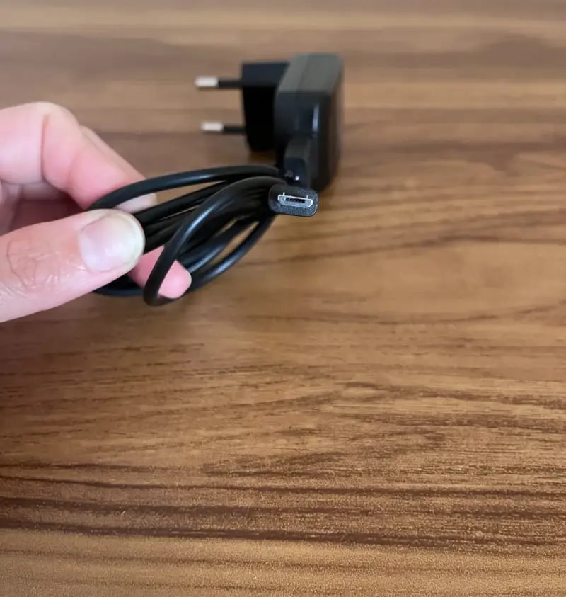 Cargador Tecnolab con cable conexión micro USB - 3