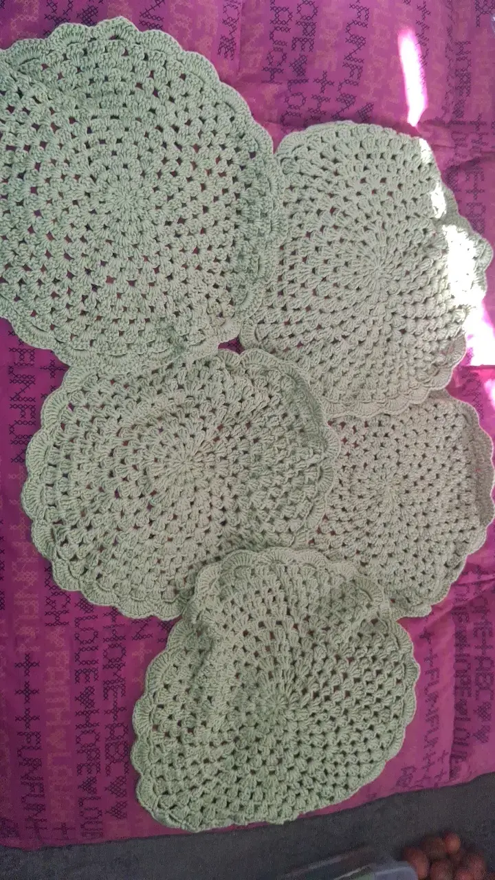 Set de 5 tapetes tejidos a crochet beige - 3