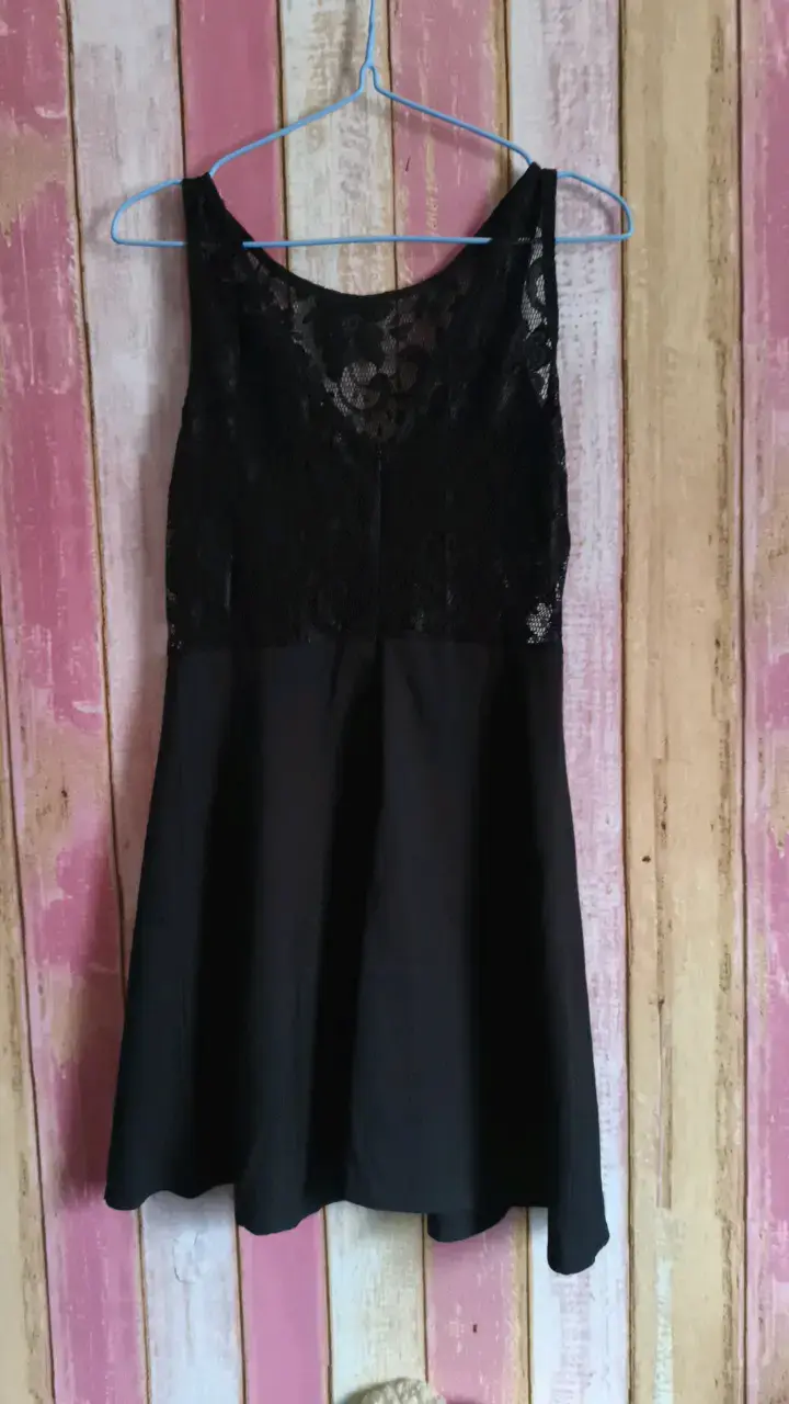 Vestido negro de encaje elegante - 2