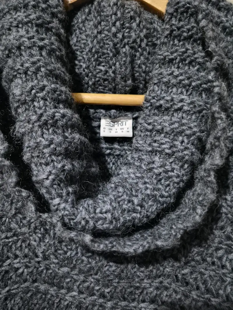 Suéter de lana gris con cuello alto para mujer - 2