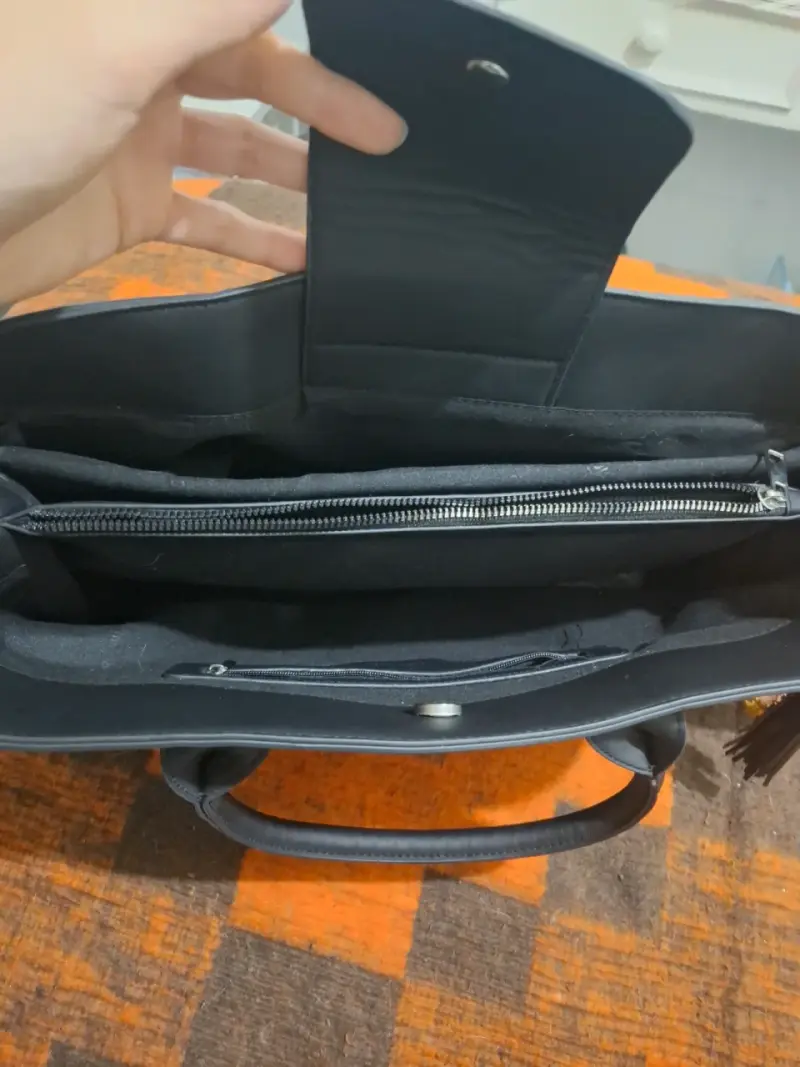 Bolso de mano negro elegante con correa ajustable - 2