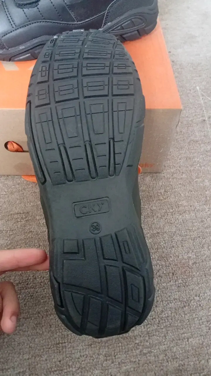 Zapatos escolares negros CKY con velcro - 2