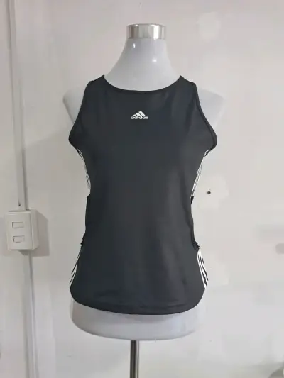 Polera deportiva negra Adidas con diseño lateral - miniatura 1