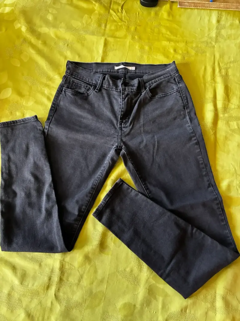 Jeans negros levis talla 29 ajustados para mujer - 3