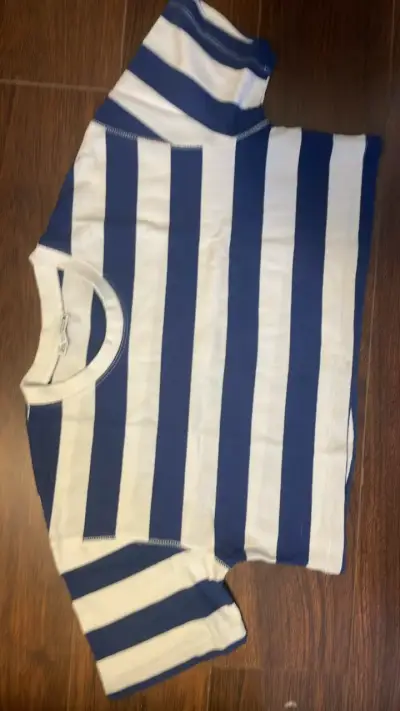 Polera corta de rayas azul y blanco - miniatura 1