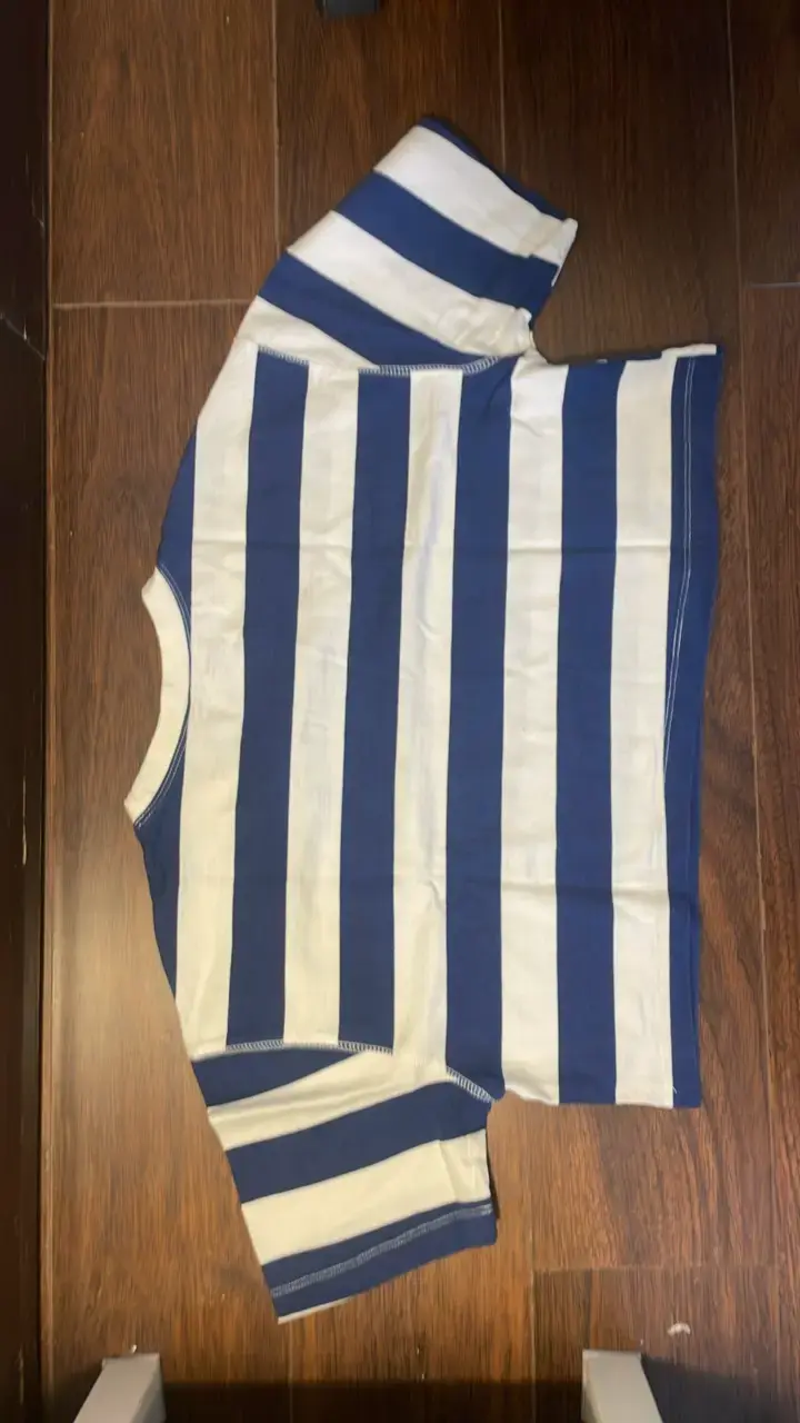 Polera corta de rayas azul y blanco - 2