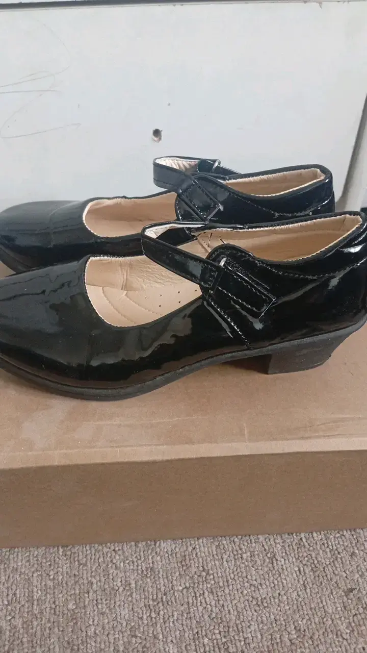 Zapatos de charol negros para niña - 2
