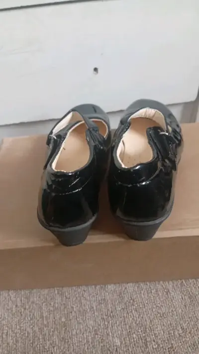 Zapatos de charol negros para niña - miniatura 3