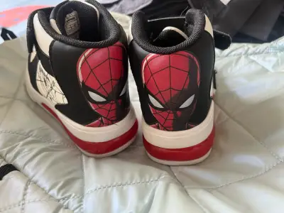 Zapatillas de niño Spiderman con diseño de telaraña - miniatura 1