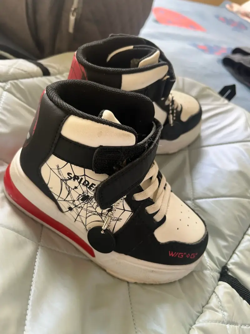 Zapatillas de niño Spiderman con diseño de telaraña - 4