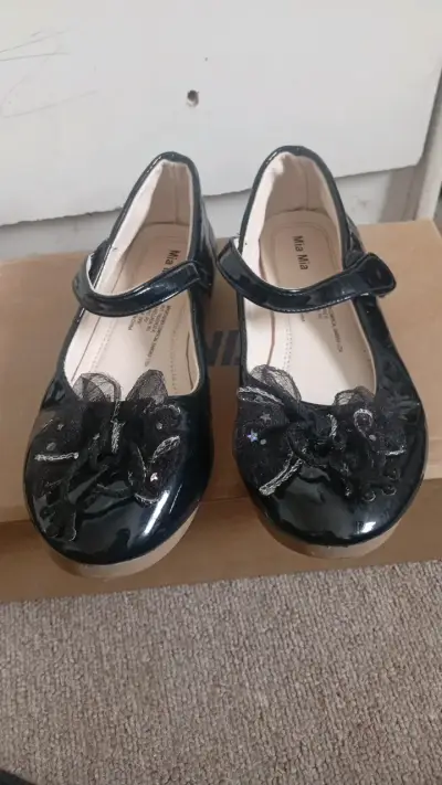 Zapatos de charol negros para niña - miniatura 1
