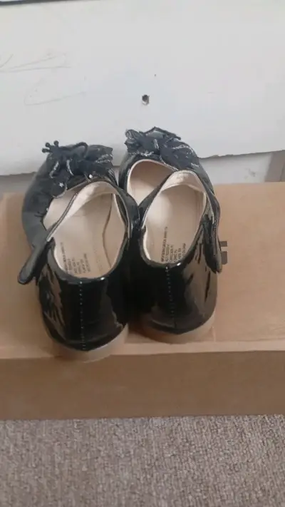 Zapatos de charol negros para niña - miniatura 3