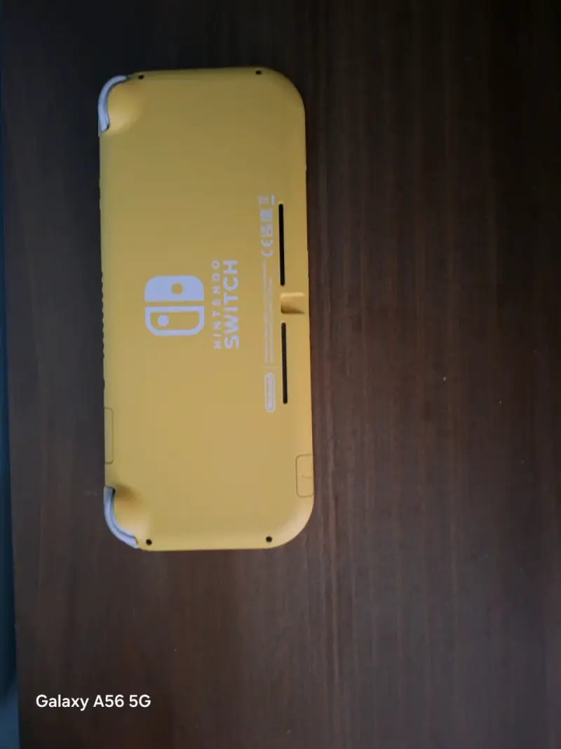 Nintendo Switch Lite Amarillo en Buen Estado - 4