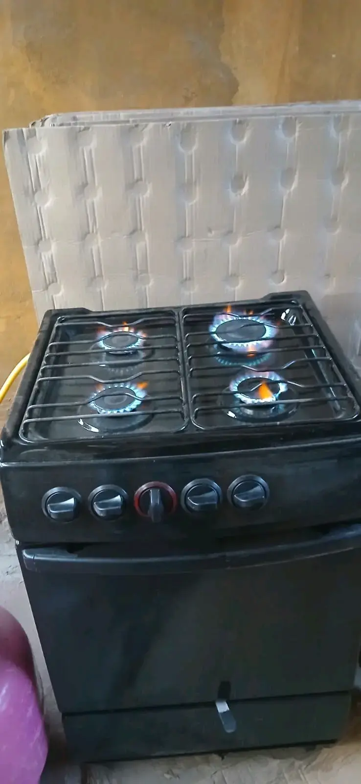 Cocina a gas de 4 quemadores en buen estado - 1