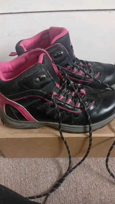Botas de montaña negras y rosadas para mujer - miniatura 2