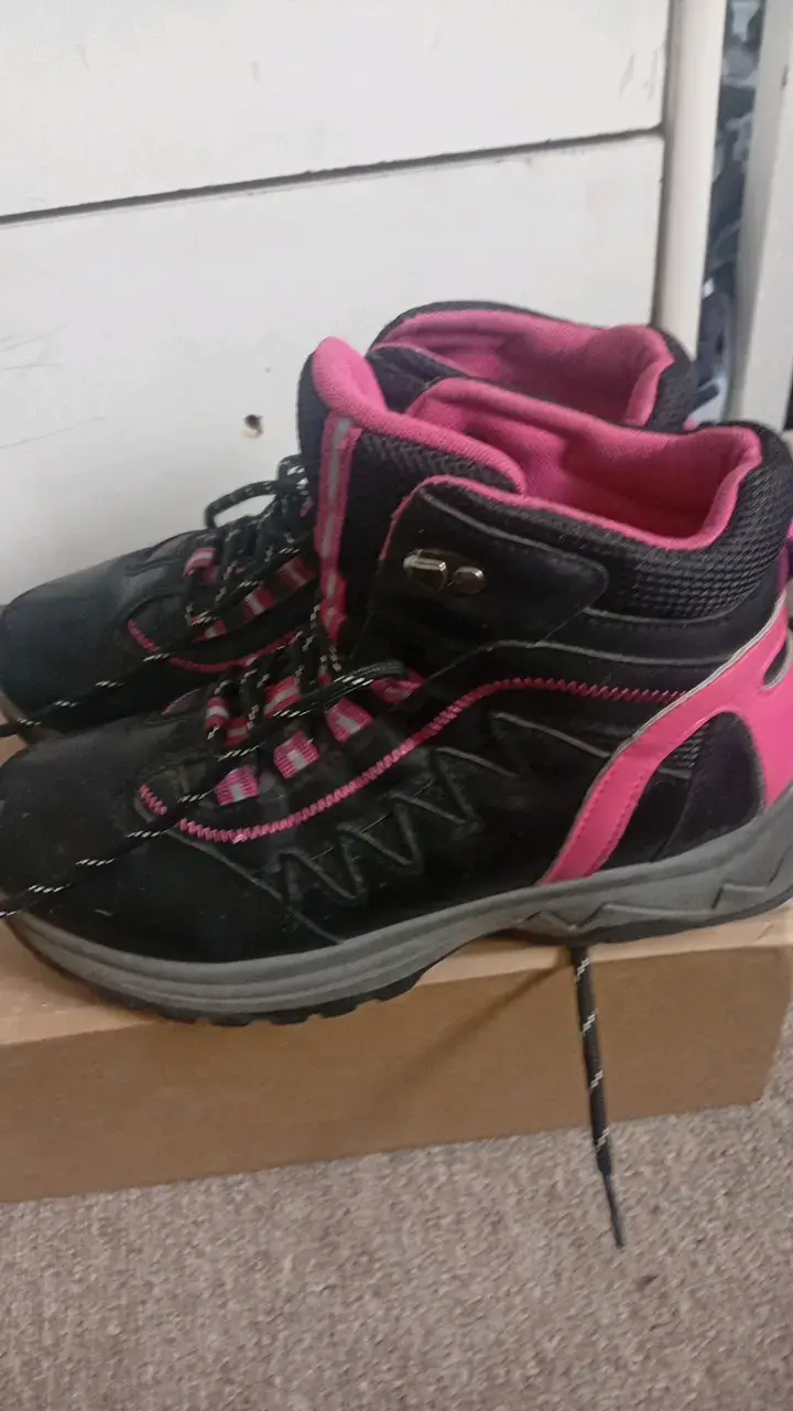 Botas de montaña negras y rosadas para mujer - 4