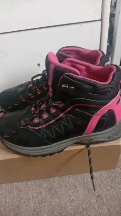 Botas de montaña negras y rosadas para mujer - miniatura 4