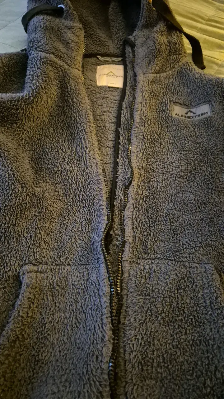 Chaqueta de polar gris con capucha Alpinetrek - 2