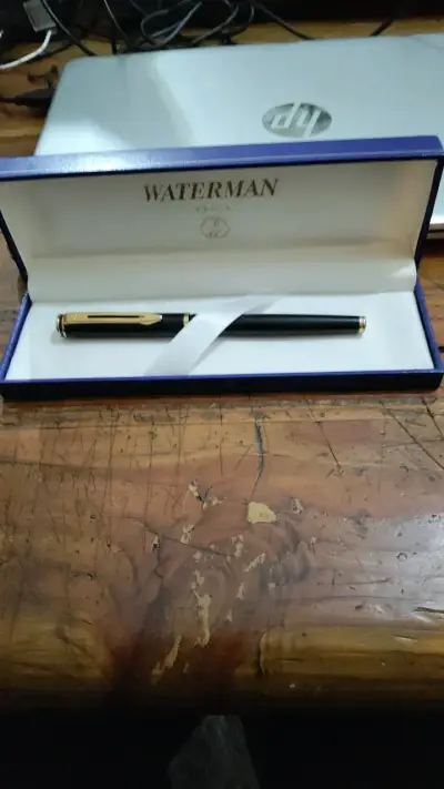 Elegante pluma estilográfica Waterman negra - miniatura 1